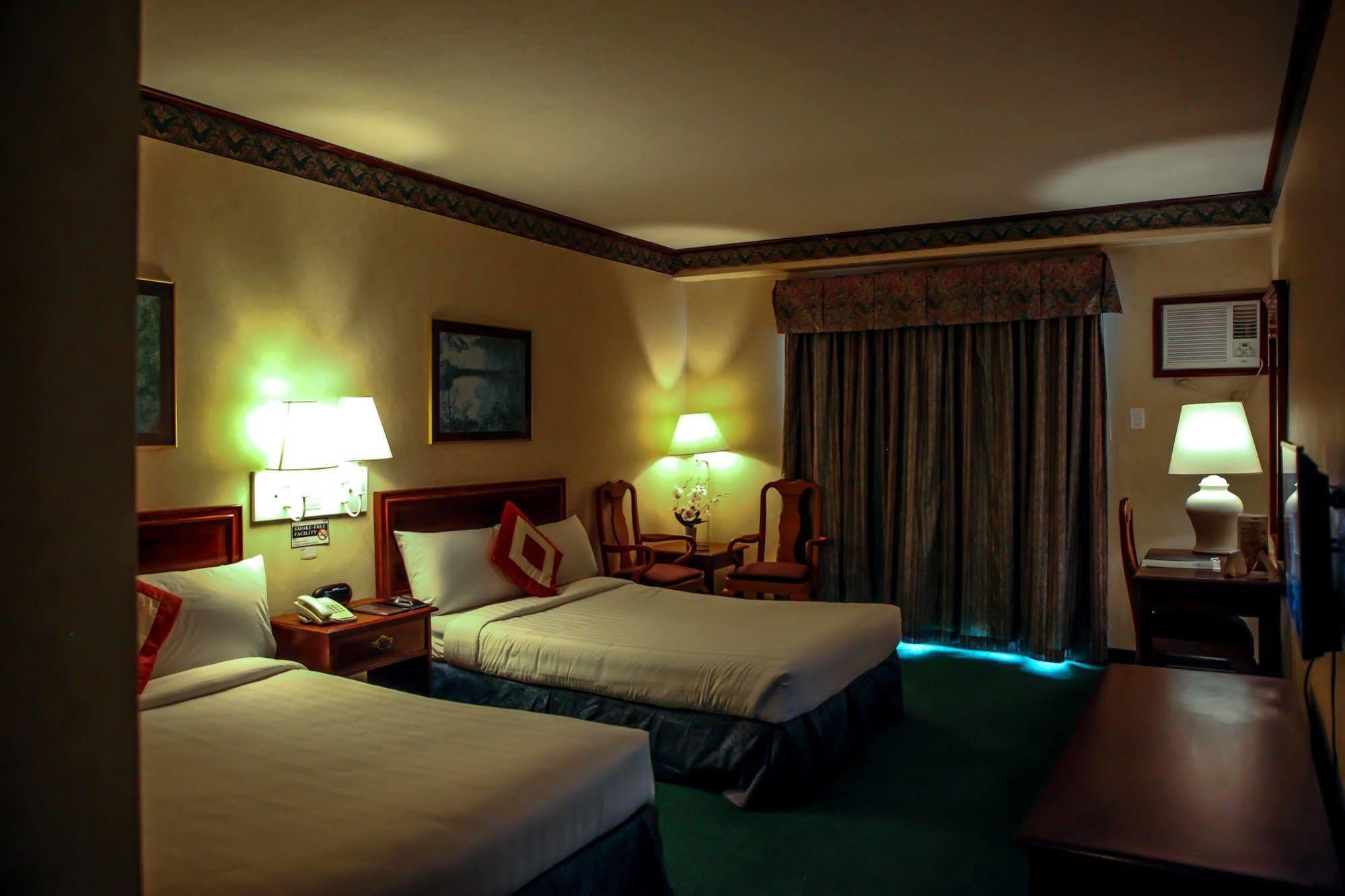 Days Hotel Tagaytay Tagaytay City Exterior photo