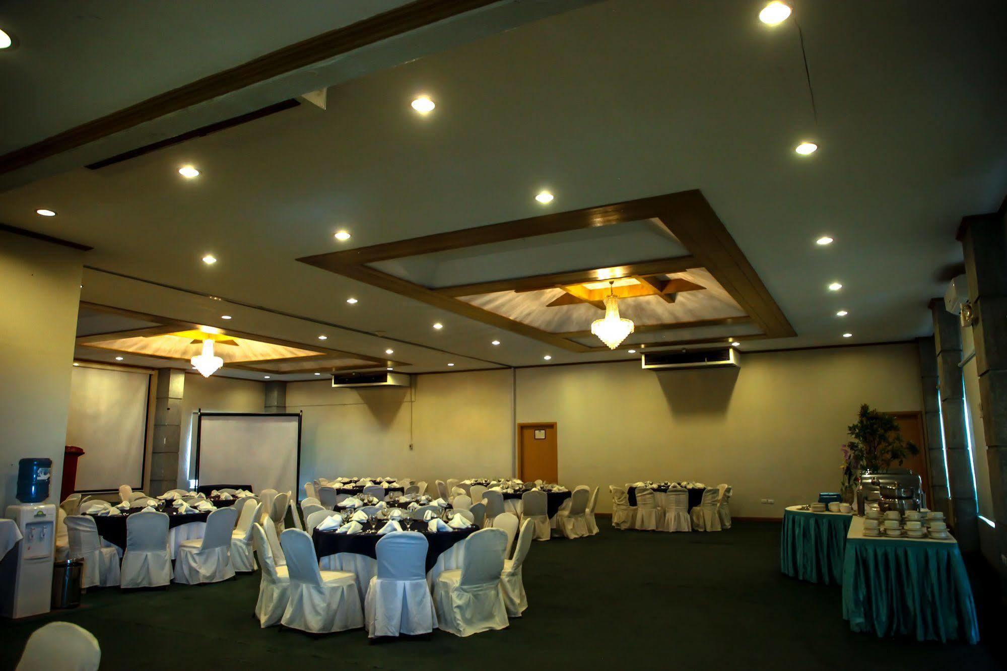 Days Hotel Tagaytay Tagaytay City Exterior photo